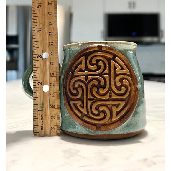 Set Of 4 Handcrafted Studio Art Pottery Mugs Celtic Design Green 10 oz - Picture 7 of 7
